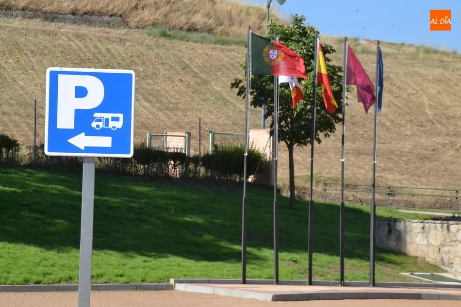Foto 10 - Entra en funcionamiento el parking de autocaravanas creado en la Avenida de Portugal  