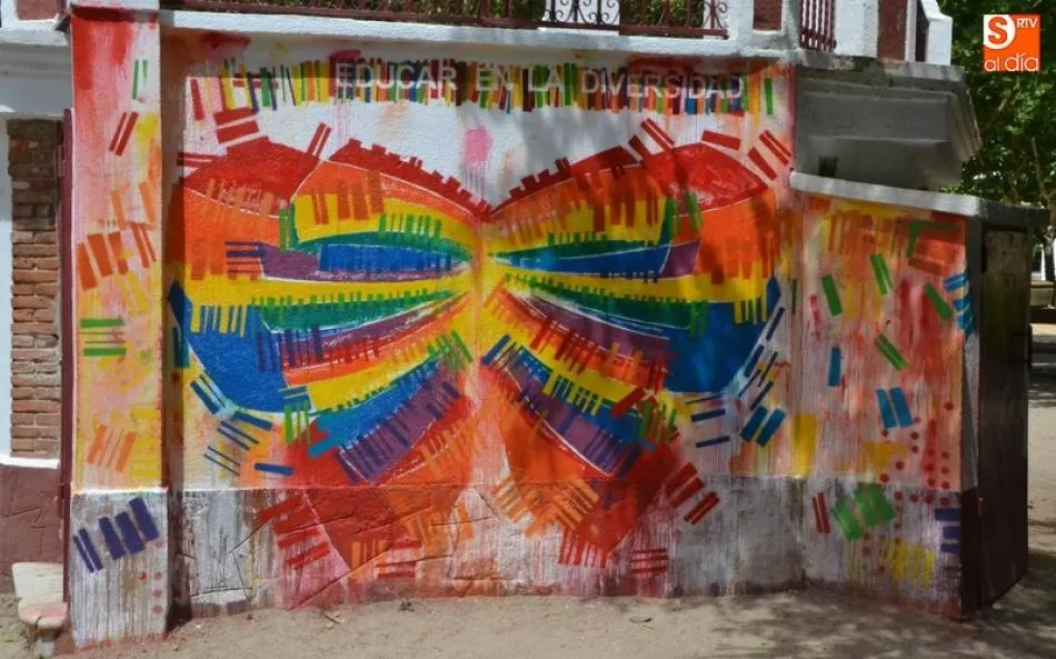 Foto 3 - Borrado el mural LGTB+ que hab&iacute;a en el Parque de La Glorieta  