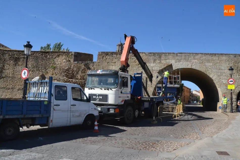 Foto 7 - Recolocadas las piedras ca&iacute;das de la b&oacute;veda grande de la Puerta de Amayuelas  