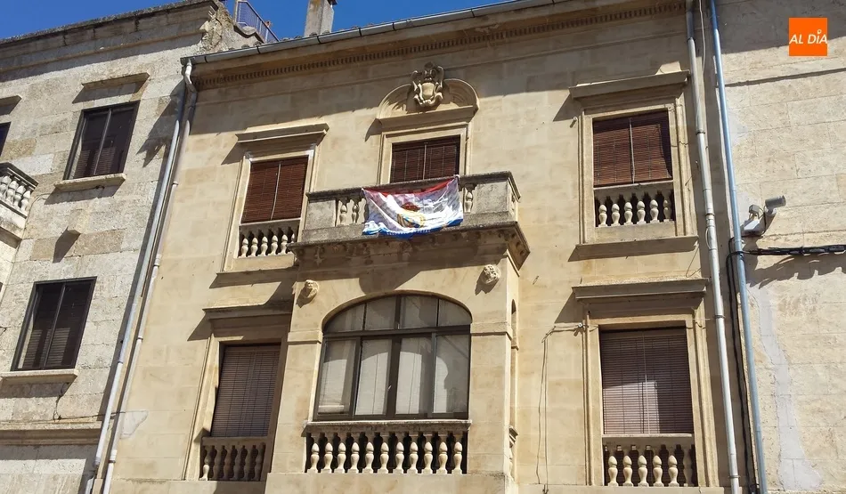 Foto 3 - Banderas madridistas en las calles para celebrar el t&iacute;tulo de Liga  