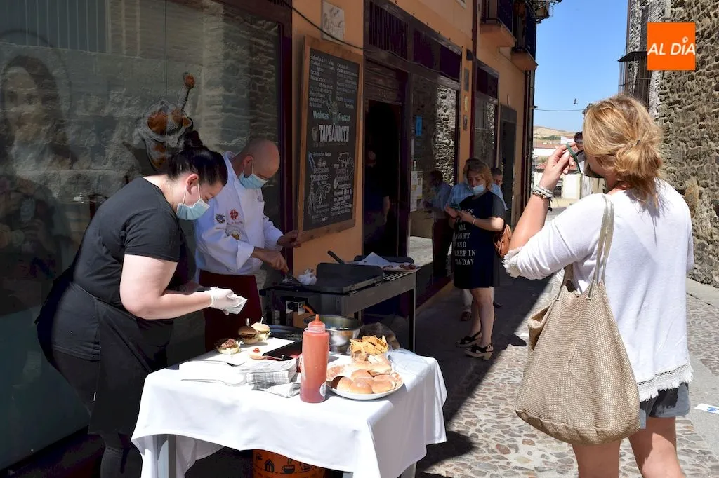 Foto 4 - Restaurante De la Santa sorprende con su hamburguesa con crujiente de potaje