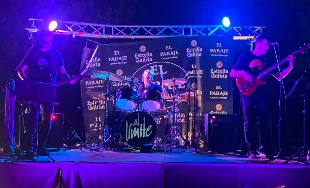 Noche de recuerdos en El Paraje con el rock de los 80 y 90 de la mano del grupo ‘Al Límite’  