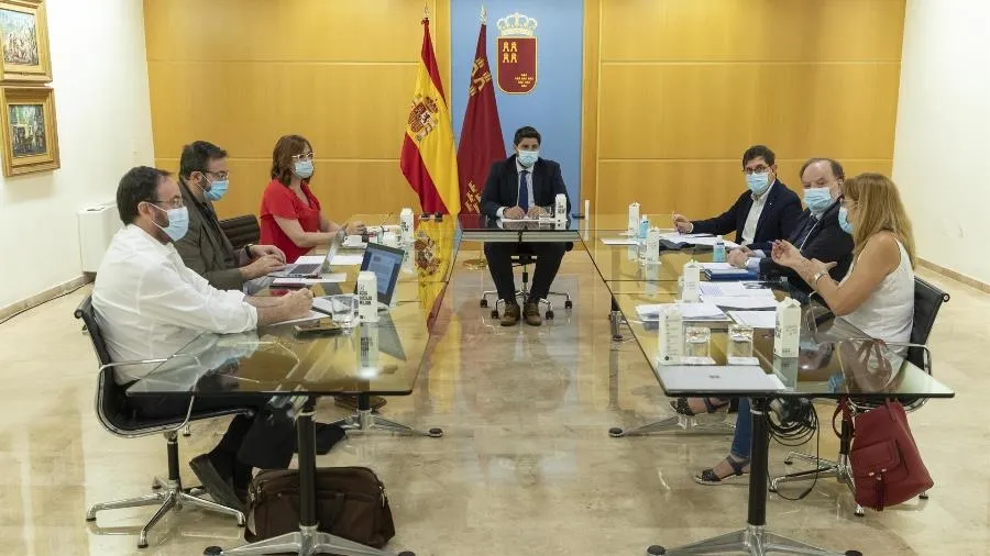 El jefe del Ejecutivo regional, Fernando López Miras, ha presidido esta mañana en el Palacio de San Esteban la reunión del Comité de Seguimiento Covid-19. Foto GOBIERNO REGIONAL de Murcia