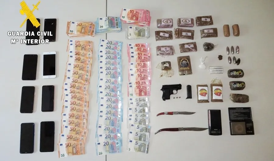 Foto 2 - Desarticulada una banda que vend&iacute;a droga en tres pisos de Salamanca y uno de Castellanos de...
