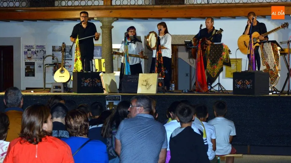 Una actuación en la Plaza de Bañobárez en una edición anterior del Verano Cultural / E. Corredera