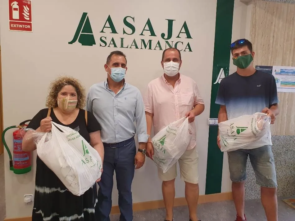 Foto de familia de los premiados