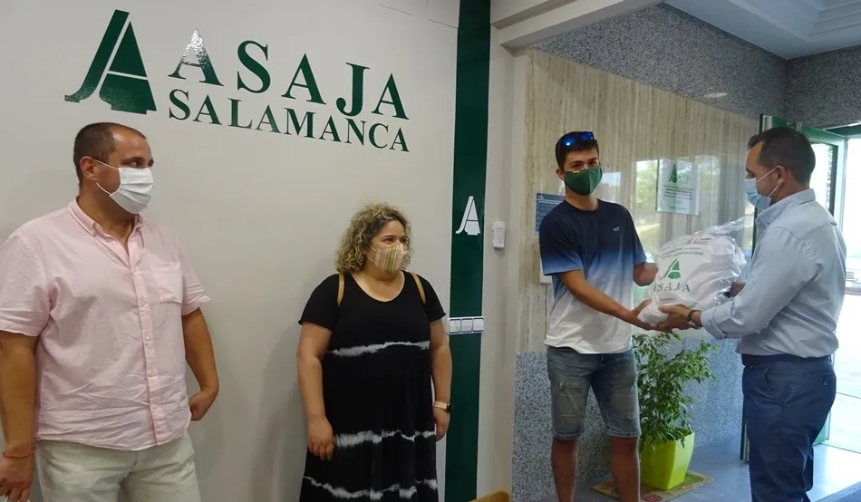 Foto 3 - La campa&ntilde;a de Asaja para animar a consumir chulet&oacute;n deja dos premiados en la comarca  