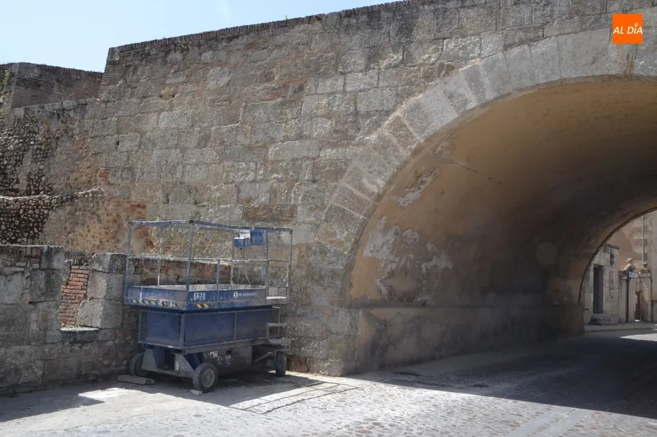 Despejada la bóveda grande de la Puerta de Amayuelas  