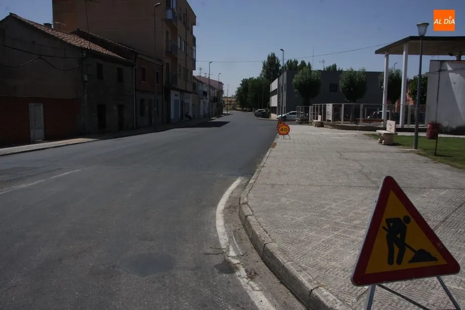 Foto 2 - La Diputaci&oacute;n refuerza el firme de los accesos a Vitigudino desde Yecla de Yeltes y Moronta  