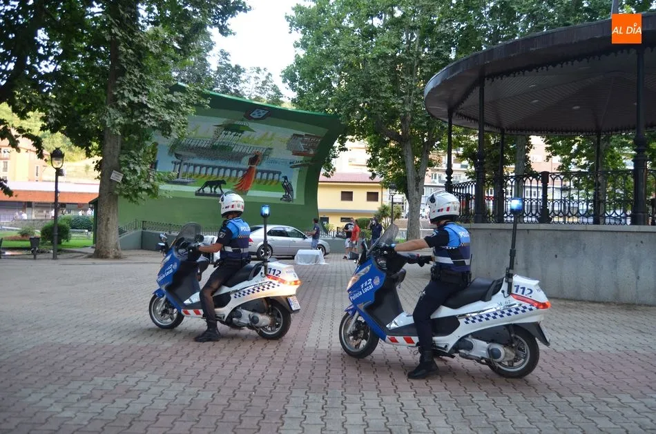 Foto 9 - Grandes bandadas de estorninos han sido ahuyentadas hoy del parque municipal