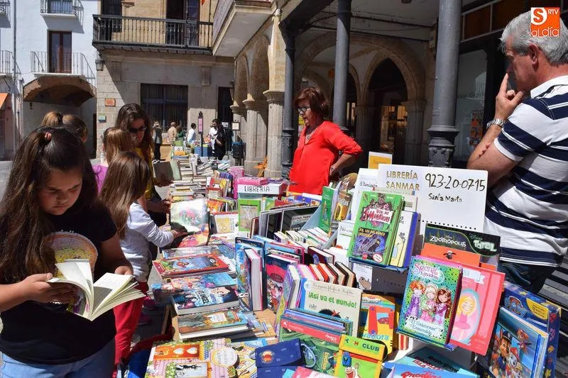 La feria del libro que se celebrará este viernes contará con cinco expositores / Archivo