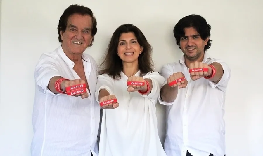 Foto 3 - El Corte Ingl&eacute;s vender&aacute; la pulsera solidaria Resistir&eacute;, autografiada por De la Calva, del D&uacute;o...
