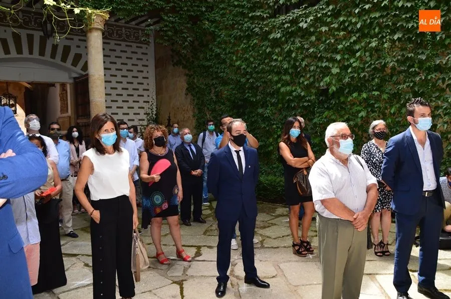 Foto 10 - Salamanca rinde homenaje a las v&iacute;ctimas de la pandemia en un acto en la C&aacute;mara de Comercio