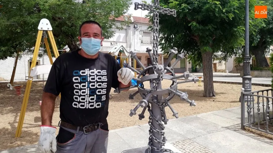 Foto 6 - La Fregeneda recuerda a los fallecidos por el coronavirus con un curioso monumento
