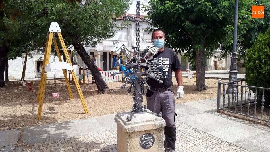 Foto 5 - La Fregeneda recuerda a los fallecidos por el coronavirus con un curioso monumento