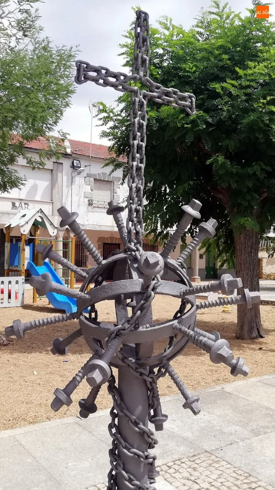 Foto 4 - La Fregeneda recuerda a los fallecidos por el coronavirus con un curioso monumento