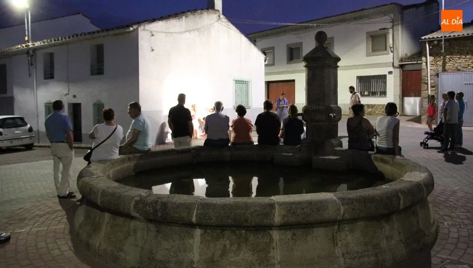 El caño grande de Pereña ha sido ha sido el lugar elegido para fijar la silueta en forja de una mujer con dos cántaros