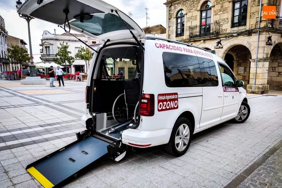 Foto 3 - La comarca de Vitigudino cuenta con un taxi adaptado para&nbsp;personas con movilidad reducida  