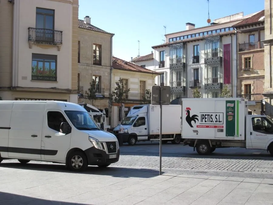 Foto 7 - Piden que la carga y descarga evite las calles Prior, Concejo y Toro