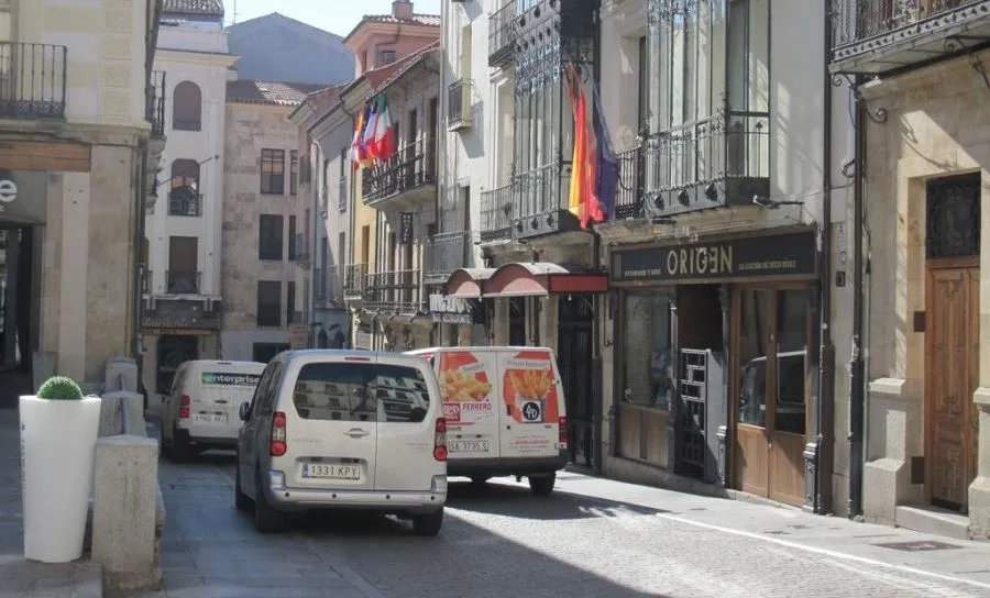Foto 5 - Piden que la carga y descarga evite las calles Prior, Concejo y Toro