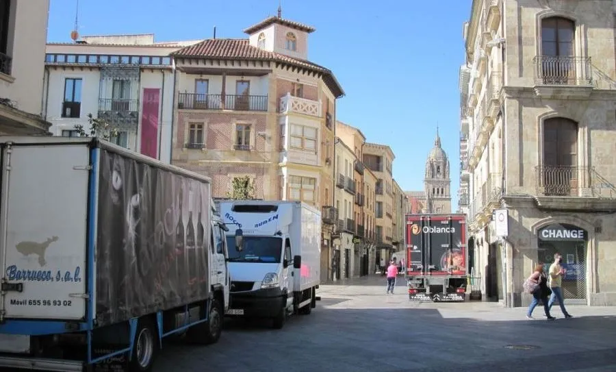 Foto 3 - Piden que la carga y descarga evite las calles Prior, Concejo y Toro