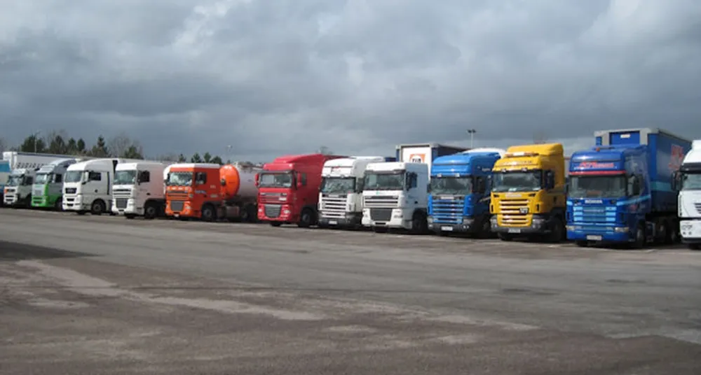 Durante el estado de alarma han maltratado a los conductores de camiones en numerosos centros de carga y descarga de las mercancías, donde se les ha negado hasta la posibilidad de acceder a los aseos y servicios más básicos