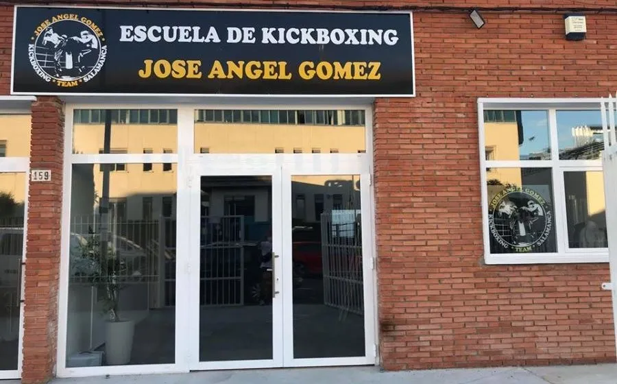 Foto 2 - Jos&eacute; &Aacute;ngel G&oacute;mez, campe&oacute;n mundial de kickboxing, estrena escuela