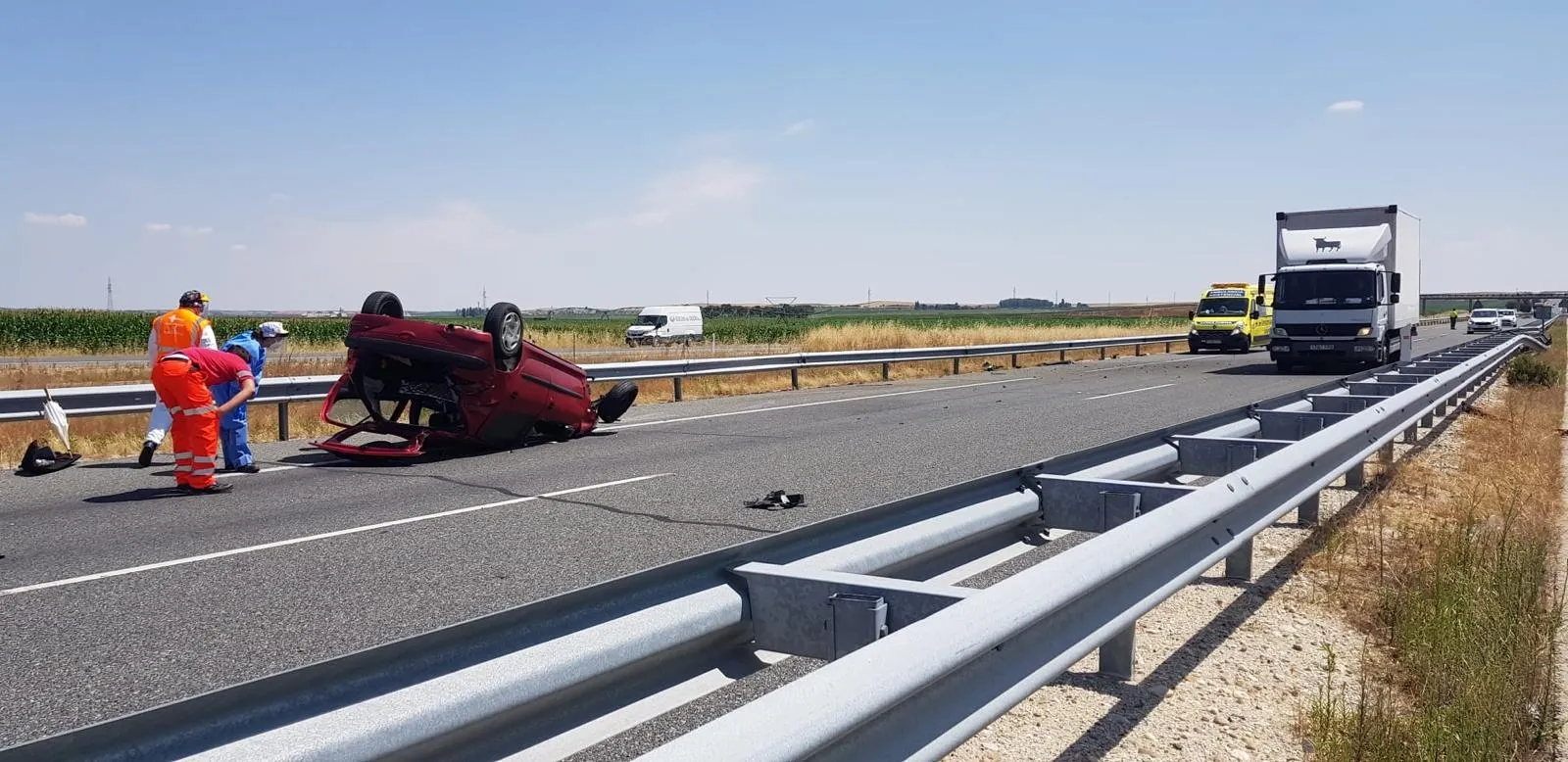 Una persona resulta herida tras volcar su vehículo en la A-50