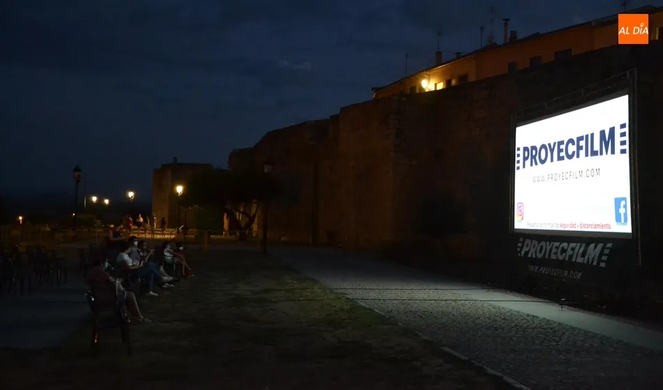 Foto 11 - Baja asistencia al estreno del &lsquo;Verano Joven&rsquo; con la proyecci&oacute;n de &lsquo;Los Jap&oacute;n&rsquo;  