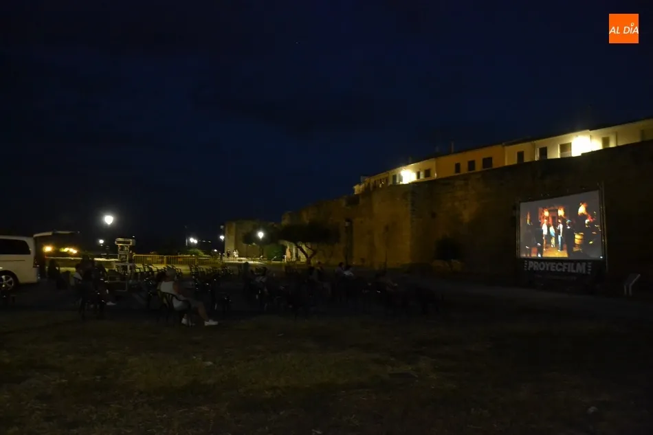 Foto 2 - Baja asistencia al estreno del &lsquo;Verano Joven&rsquo; con la proyecci&oacute;n de &lsquo;Los Jap&oacute;n&rsquo;  