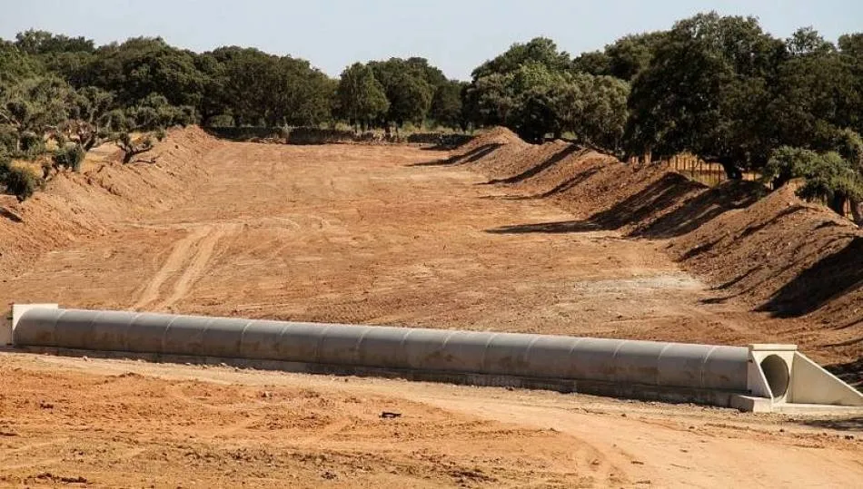 La actividad en la zona de la mina lleva paralizada más de un año a la espera de informes y licencias