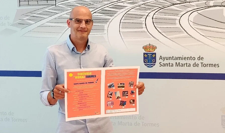 El concejal de Turismo y Comercio, Juan Carlos Bueno, en la presentación de este concurso