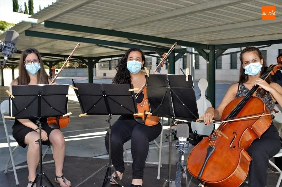 Foto 9 - Emotivo homenaje a las v&iacute;ctimas salmantinas del coronavirus