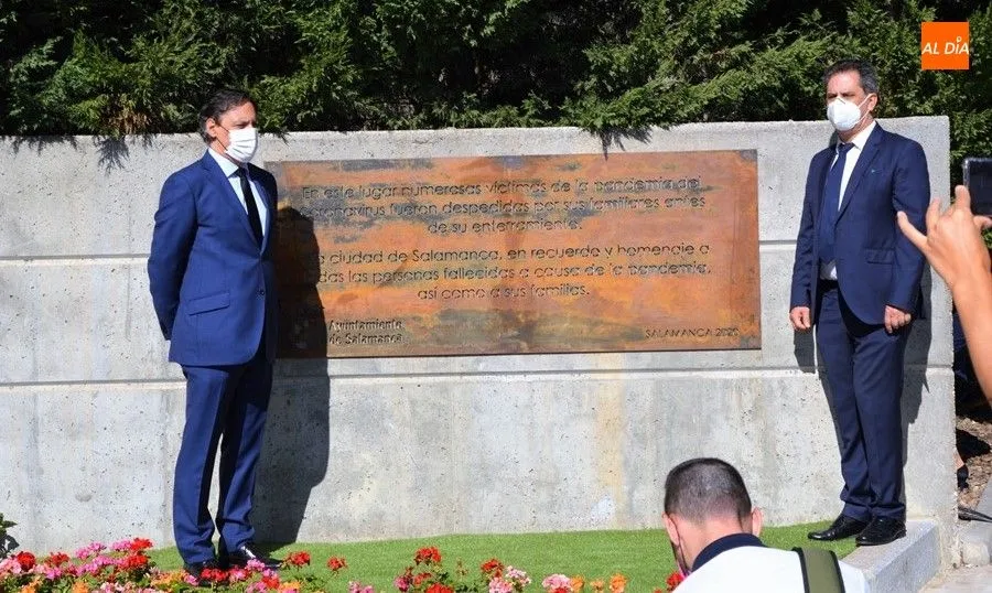 Foto 7 - Emotivo homenaje a las v&iacute;ctimas salmantinas del coronavirus