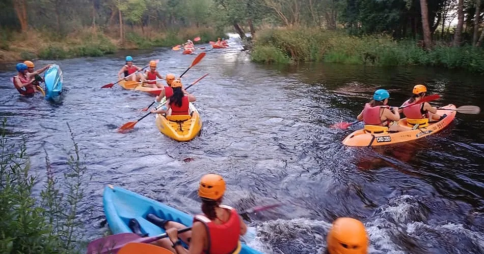 Actividad de piragüismo por el río Águeda