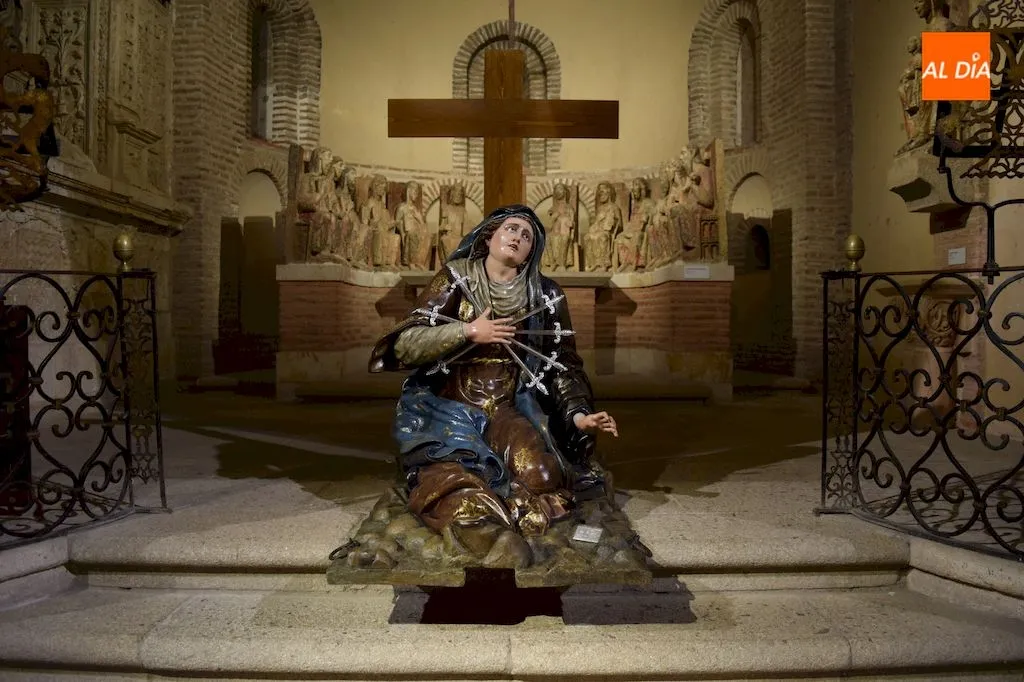 Foto 3 - La talla de la Virgen de la Dolorosa luce como nueva tras su restauraci&oacute;n