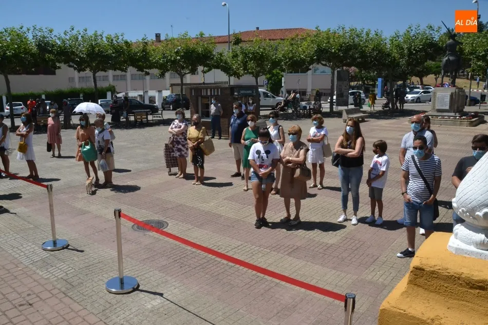 Foto 5 - Descubierto un monolito en memoria de las v&iacute;ctimas tras una reflexi&oacute;n colectiva sobre lo vivido  