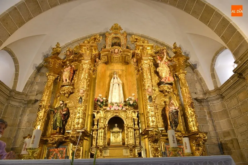 Foto 5 - Sobradillo celebra la misa en honor a Santiago Ap&oacute;stol bajo las normas de distanciamiento  