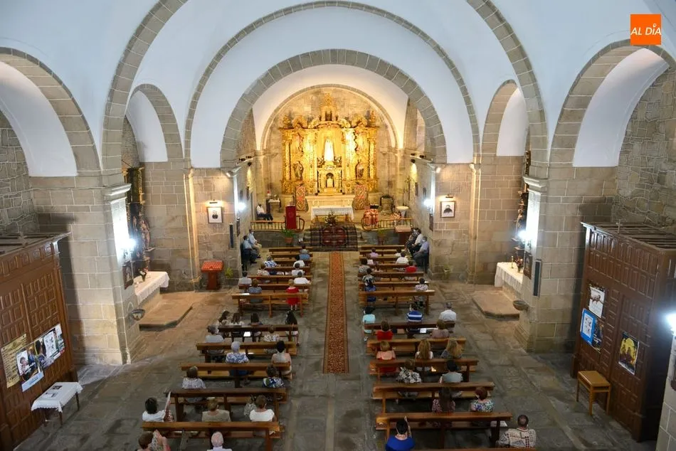 Foto 4 - Sobradillo celebra la misa en honor a Santiago Ap&oacute;stol bajo las normas de distanciamiento  