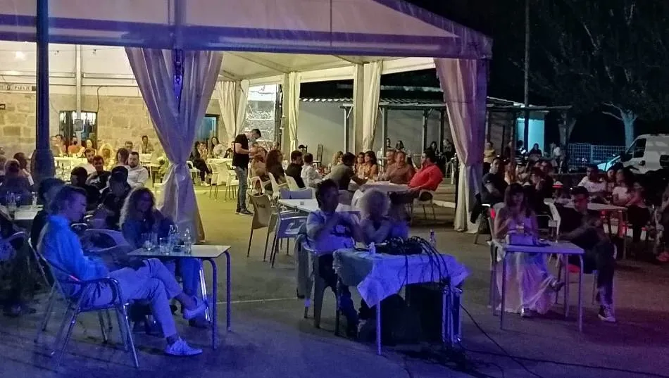 Foto 7 - &Eacute;xito de p&uacute;blico en el tributo a &lsquo;El &Uacute;ltimo de la Fila&rsquo; y Manolo Garc&iacute;a en El Paraje  