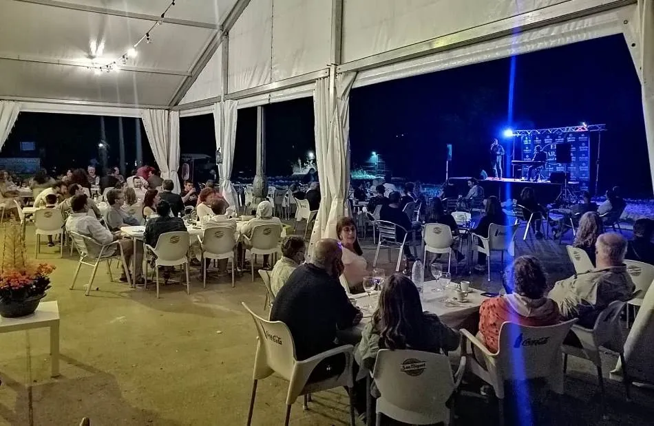 Éxito de público en el tributo a ‘El Último de la Fila’ y Manolo García en El Paraje  