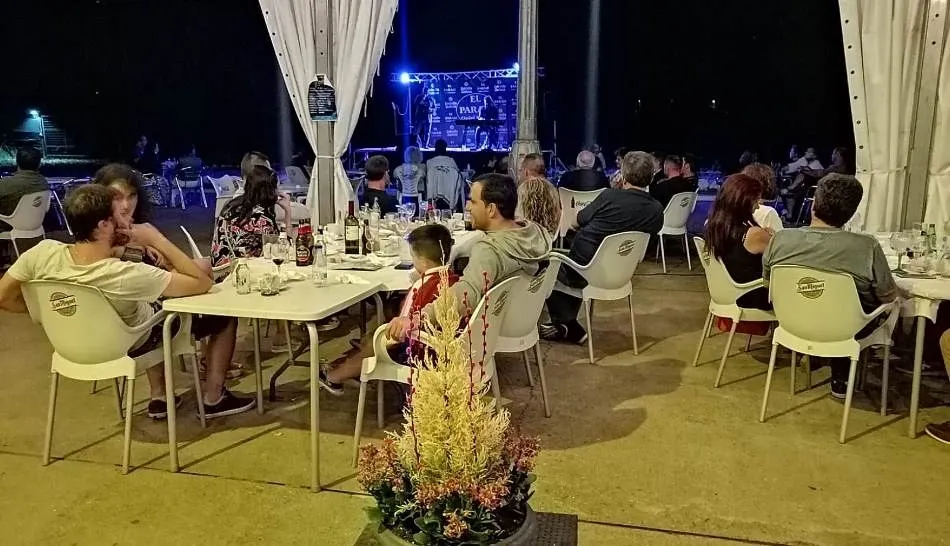 Foto 4 - &Eacute;xito de p&uacute;blico en el tributo a &lsquo;El &Uacute;ltimo de la Fila&rsquo; y Manolo Garc&iacute;a en El Paraje  