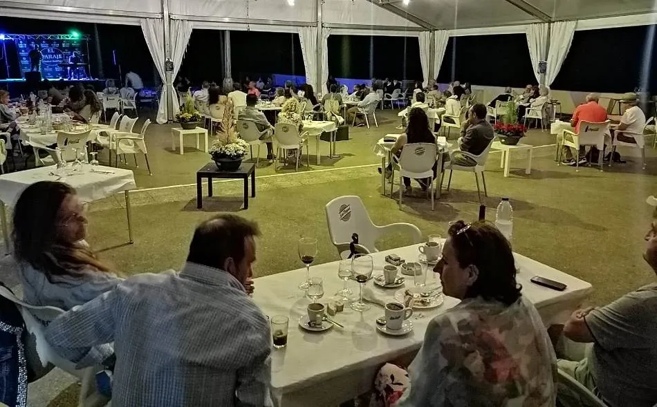 Foto 3 - &Eacute;xito de p&uacute;blico en el tributo a &lsquo;El &Uacute;ltimo de la Fila&rsquo; y Manolo Garc&iacute;a en El Paraje  