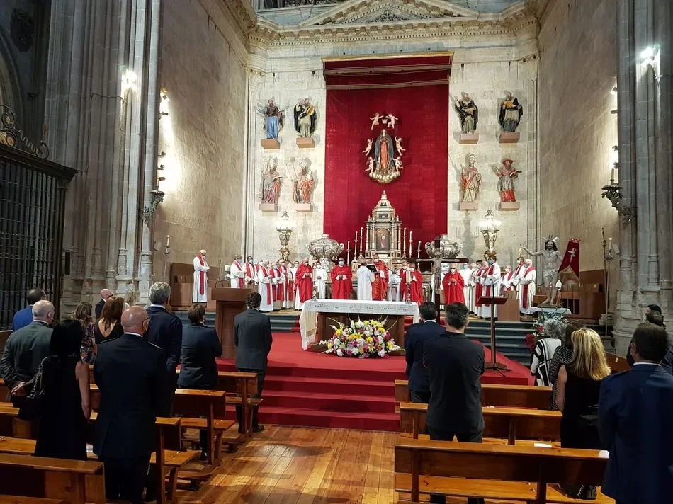 Foto 3 - La Catedral de Salamanca acoge la misa en memoria de los fallecidos por Covid-19