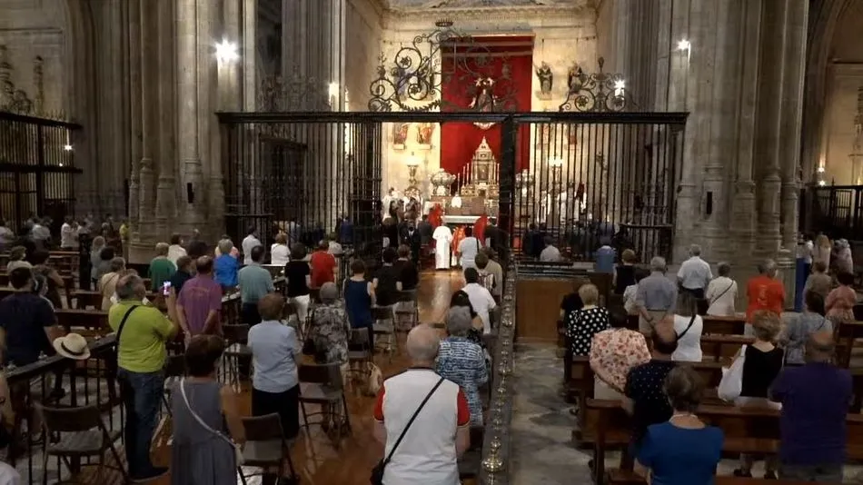 Foto 11 - La Catedral de Salamanca acoge la misa en memoria de los fallecidos por Covid-19