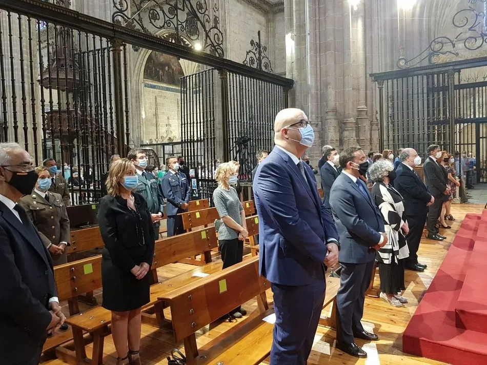 Foto 5 - La Catedral de Salamanca acoge la misa en memoria de los fallecidos por Covid-19