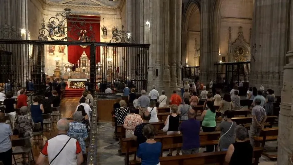 Foto 4 - La Catedral de Salamanca acoge la misa en memoria de los fallecidos por Covid-19