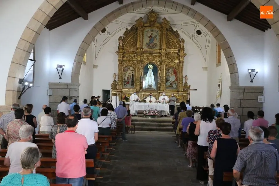 Foto 8 - Con la misa en honor a la Virgen del Socorro comienzan las Ferias y Fiestas 2020 en Vitigudino&nbsp;  