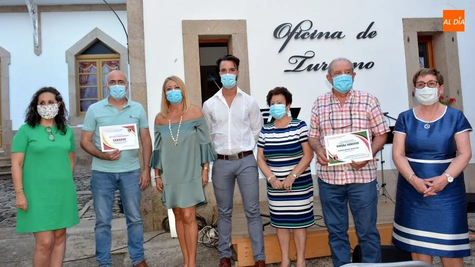 Los premiados y autoridades tras la entrega de los galardones / E. Corredera