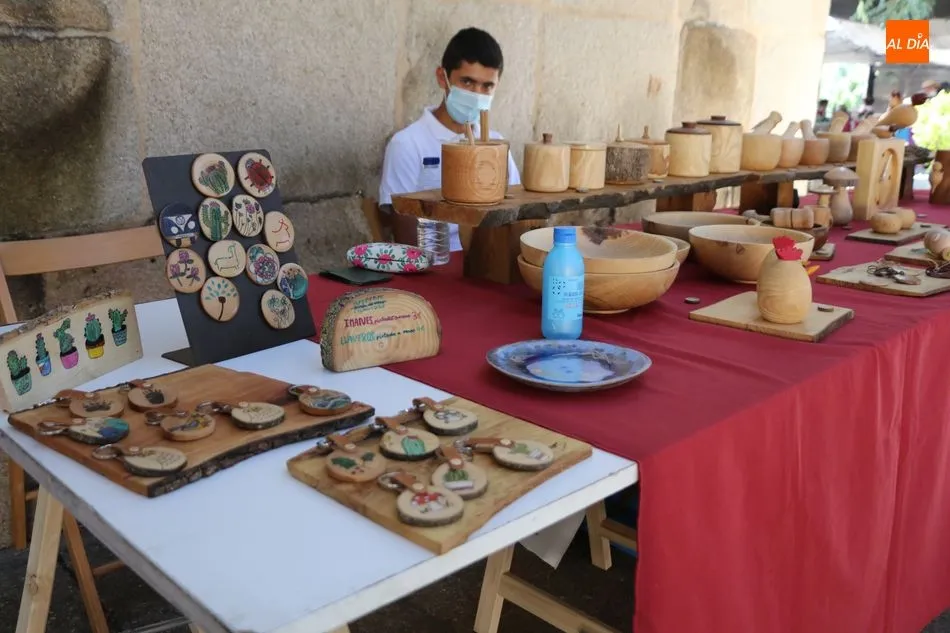 Foto 9 - Una veintena de expositores anima la Feria&nbsp;agroalimentaria y de oficios artesanos de Monleras